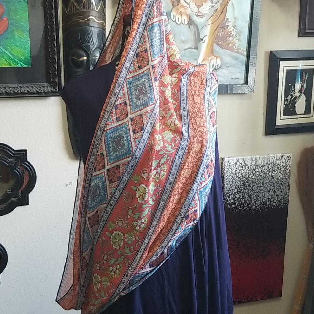 Navy top Plus sized. - Picture 2 of 4